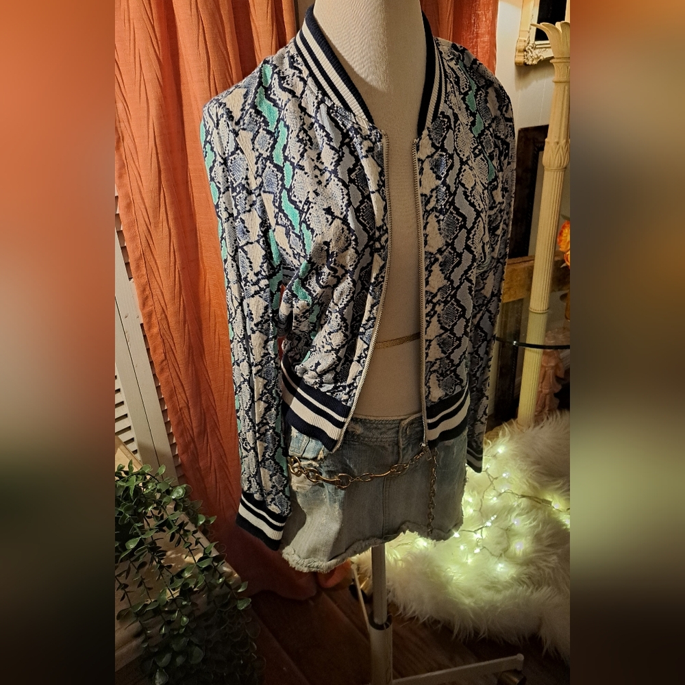 Stylish Snake Print Bomber Jacket - Picture 1 of 10